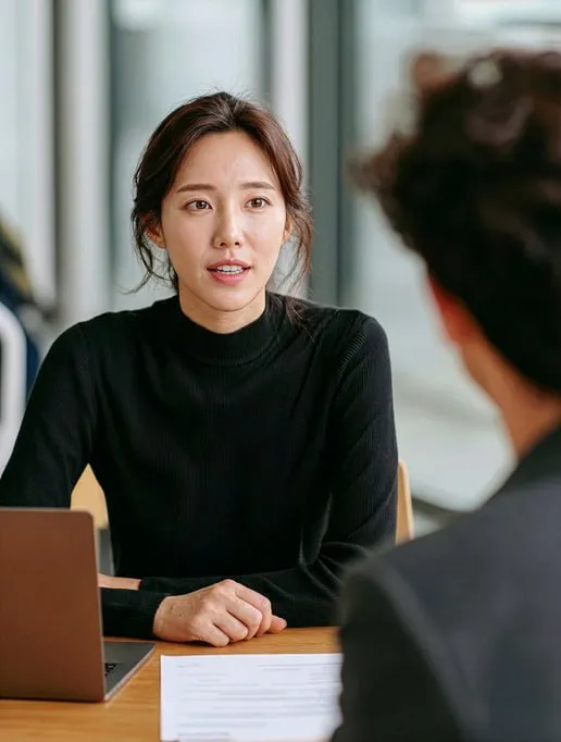 업무 중인 여성